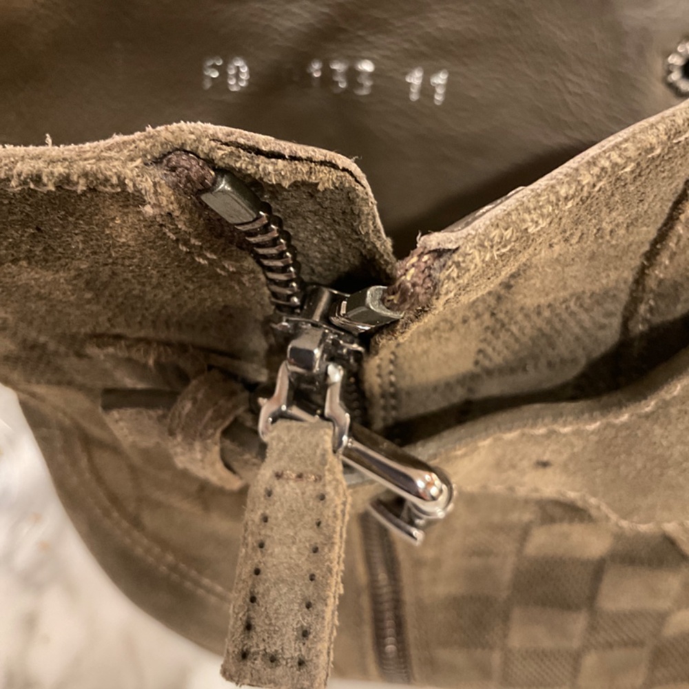 Louis Vuitton men’s boots 11 - Picture 6 of 8